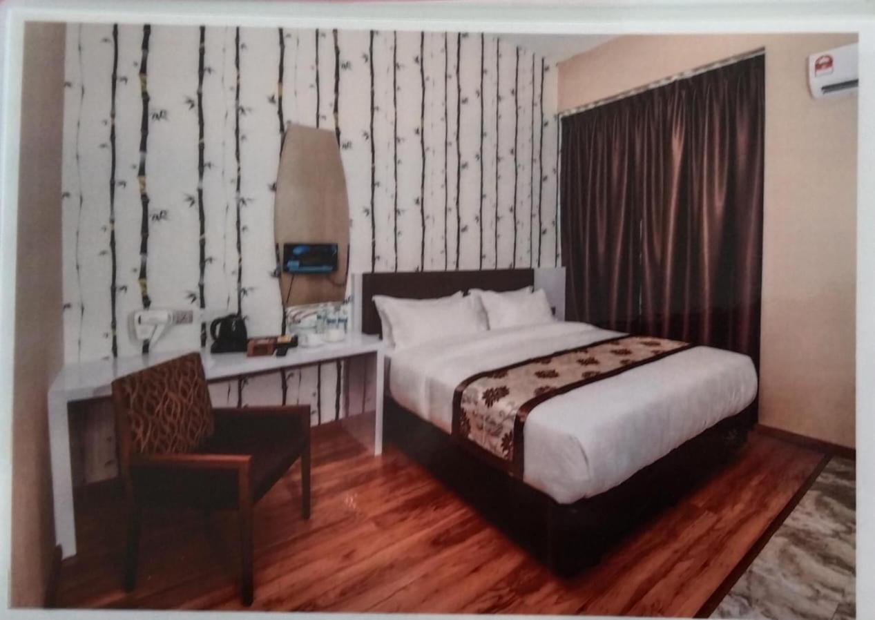Hotel Holmes Johor Jaya Johor Bahru Exterior photo